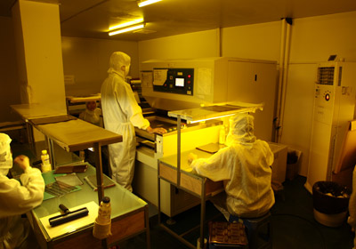 PRinted circuit board film exposure for mass production in clean-room