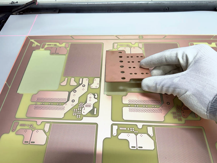 Solid copper plate being inserted into the pockets